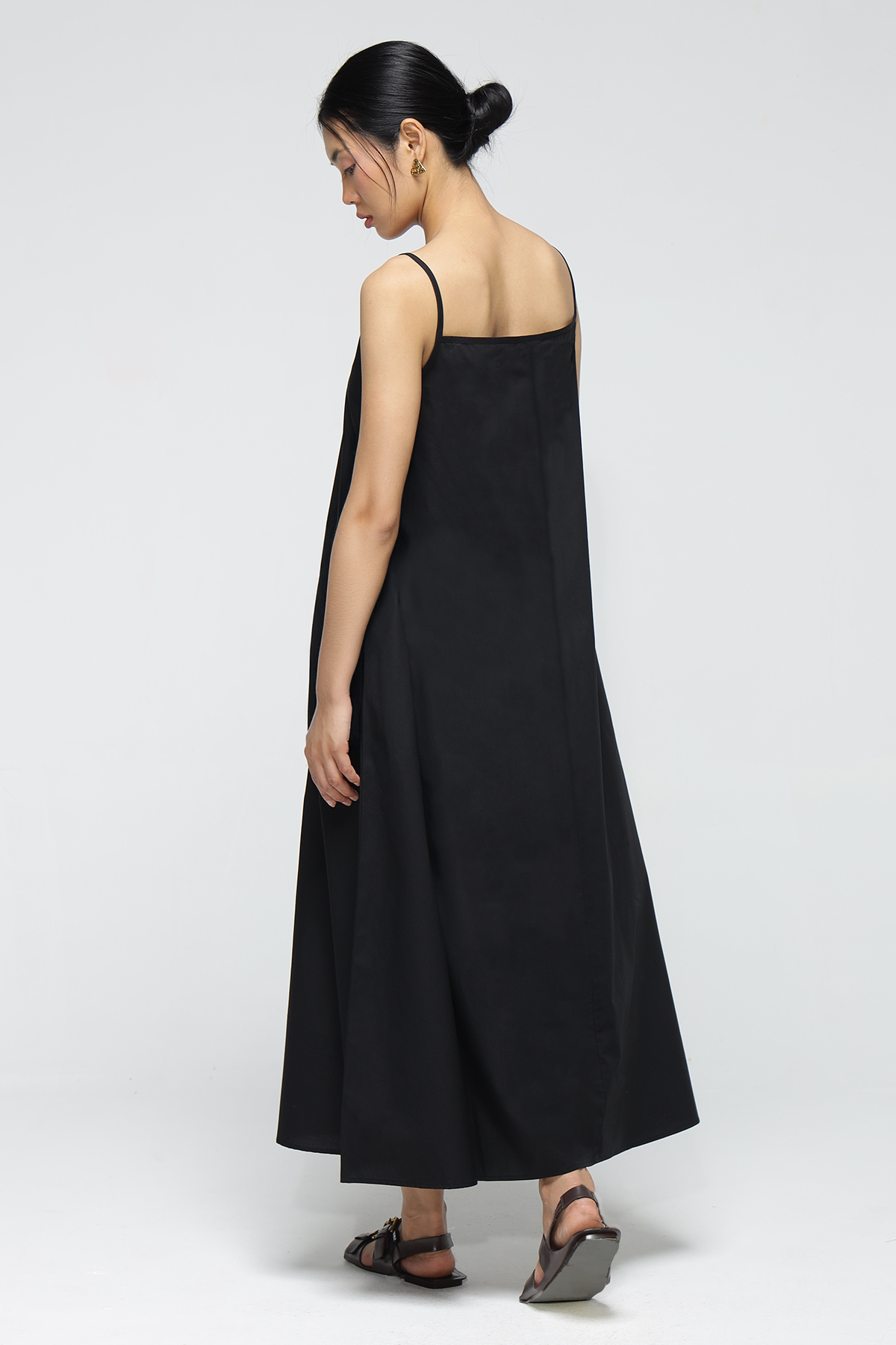 Stella V-Neck Dress : Black