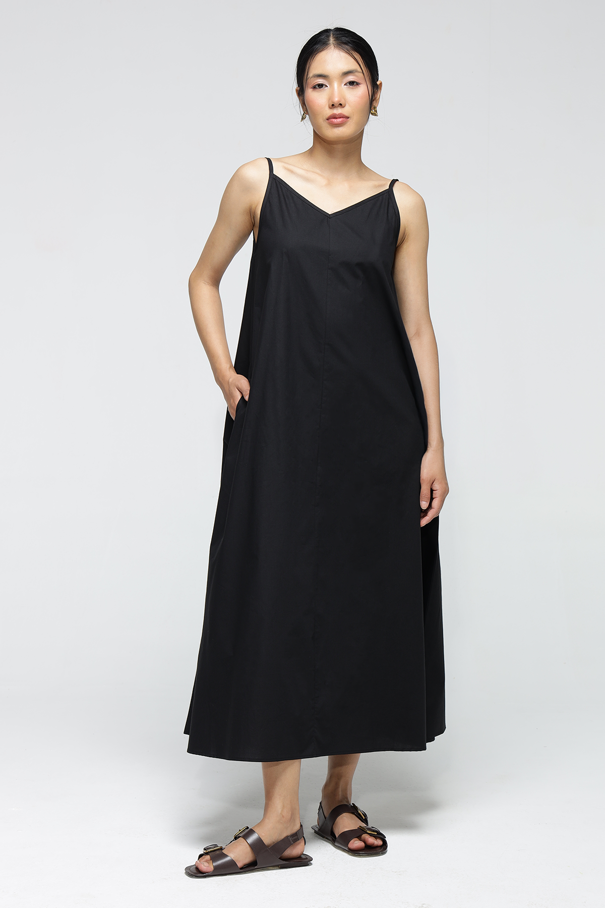 Stella V-Neck Dress : Black