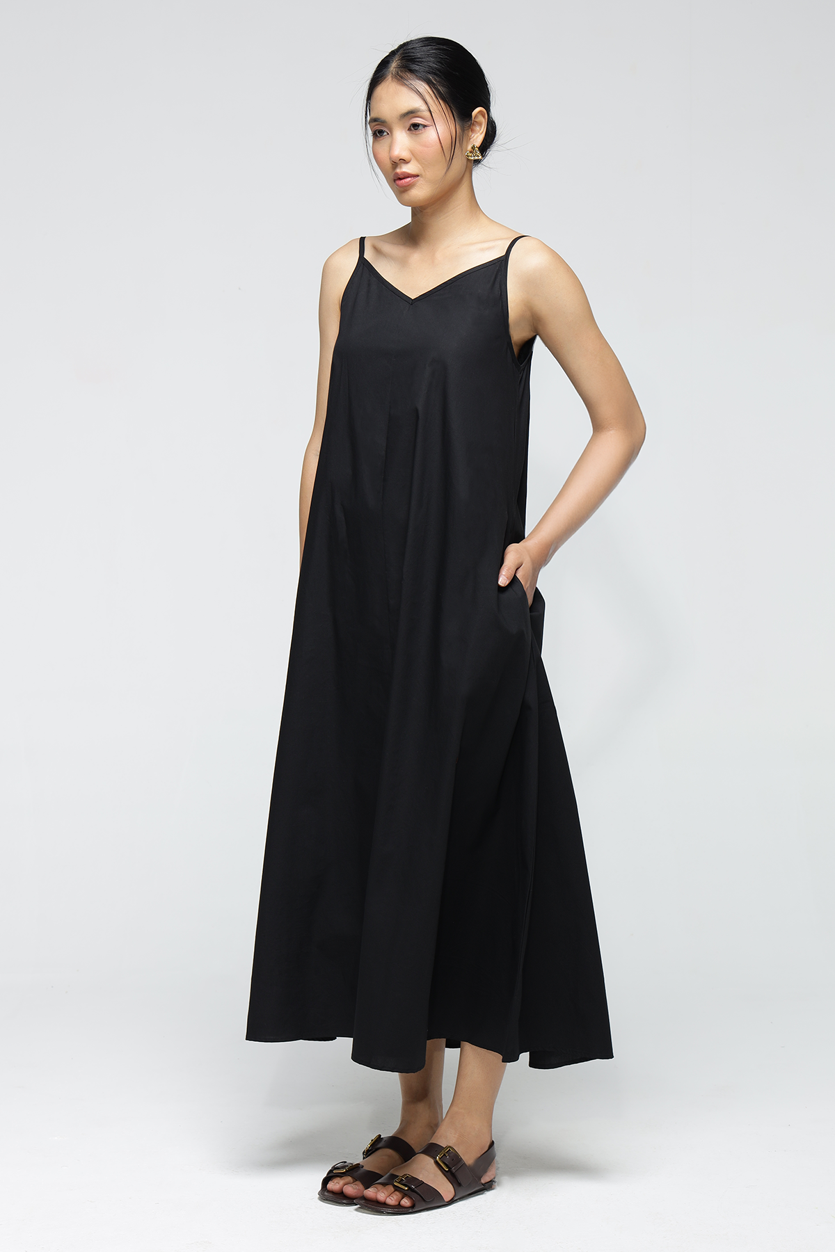 Stella V-Neck Dress : Black