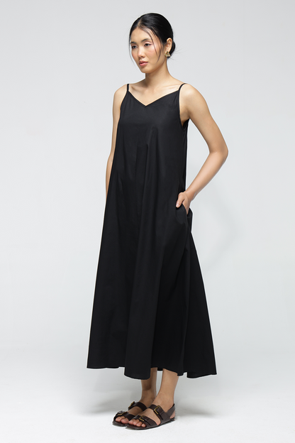 Stella V-Neck Dress : Black