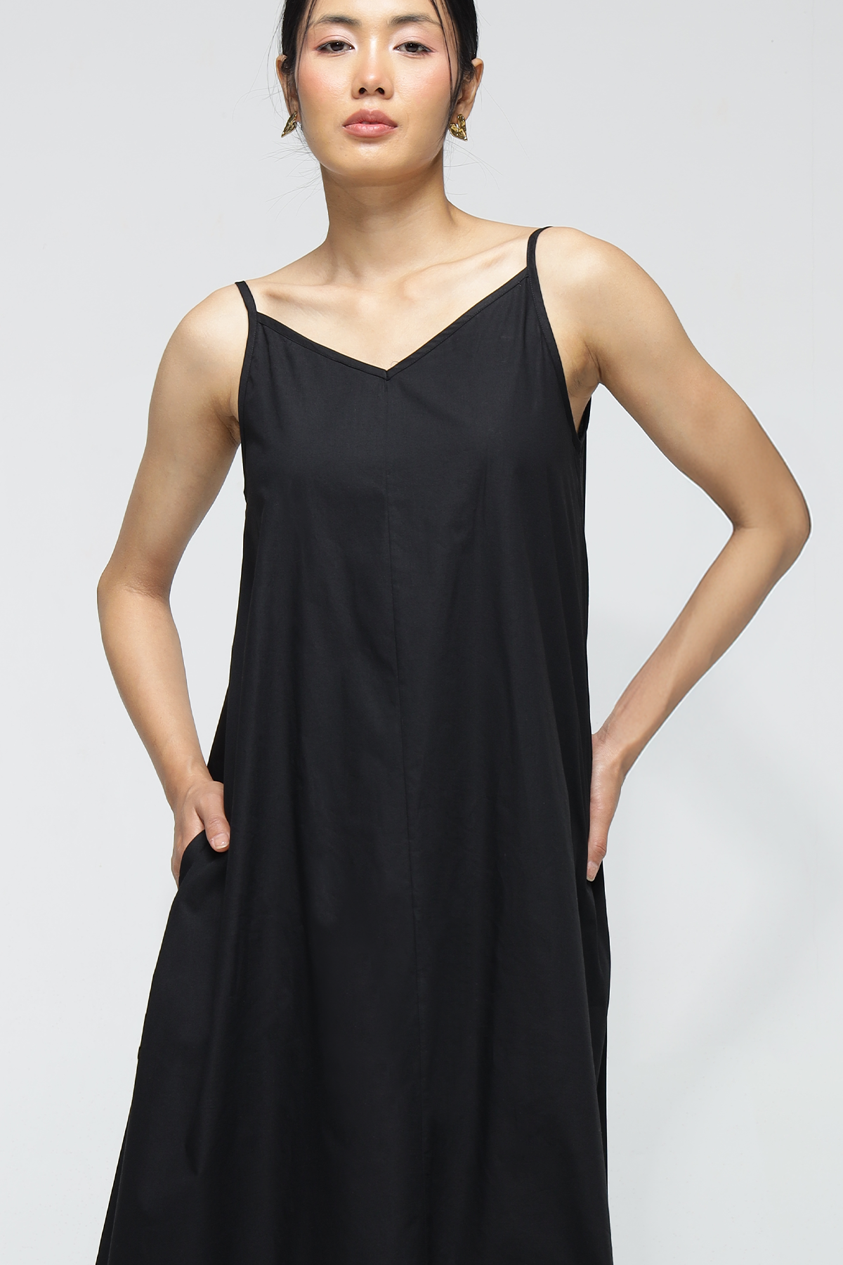 Stella V-Neck Dress : Black