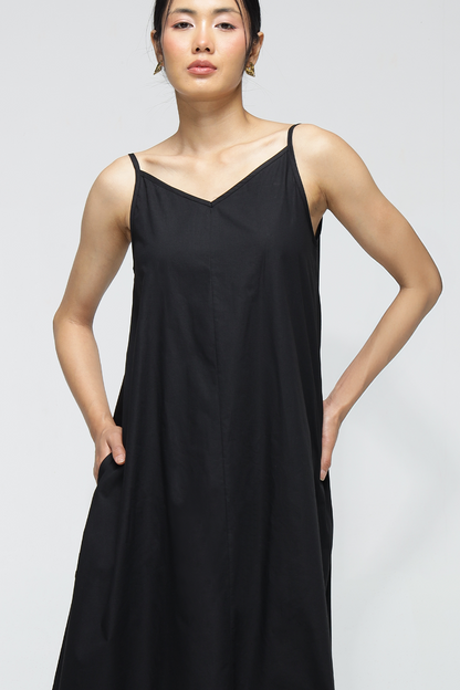 Stella V-Neck Dress : Black